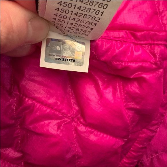 The North Face Winter Coat ThermoBall insulation light and warm - Picture 9 of 9